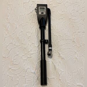 Touring suspension air pump